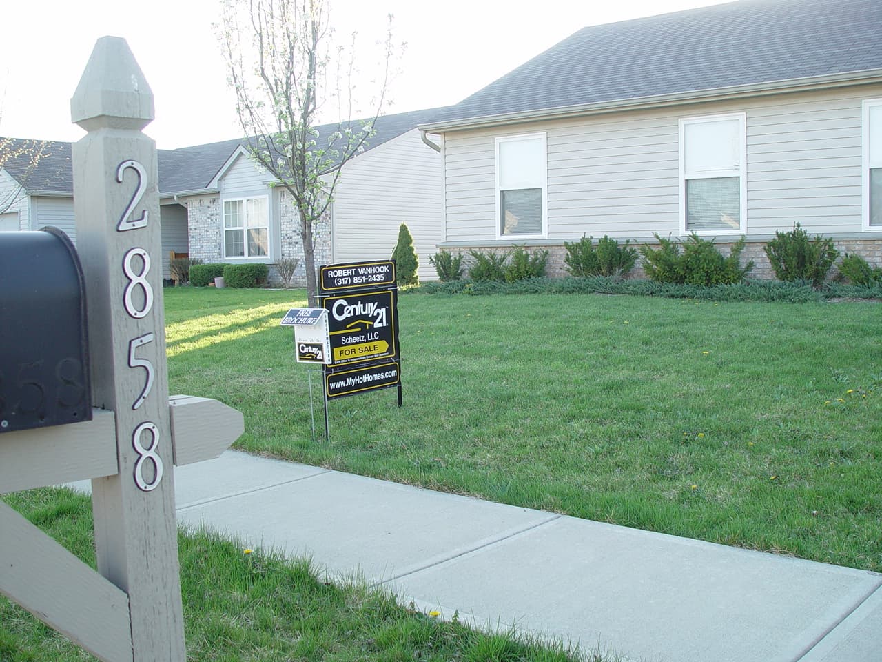 Century 21 for-sale yard sign in front of a suburban house in Franklin, Indiana