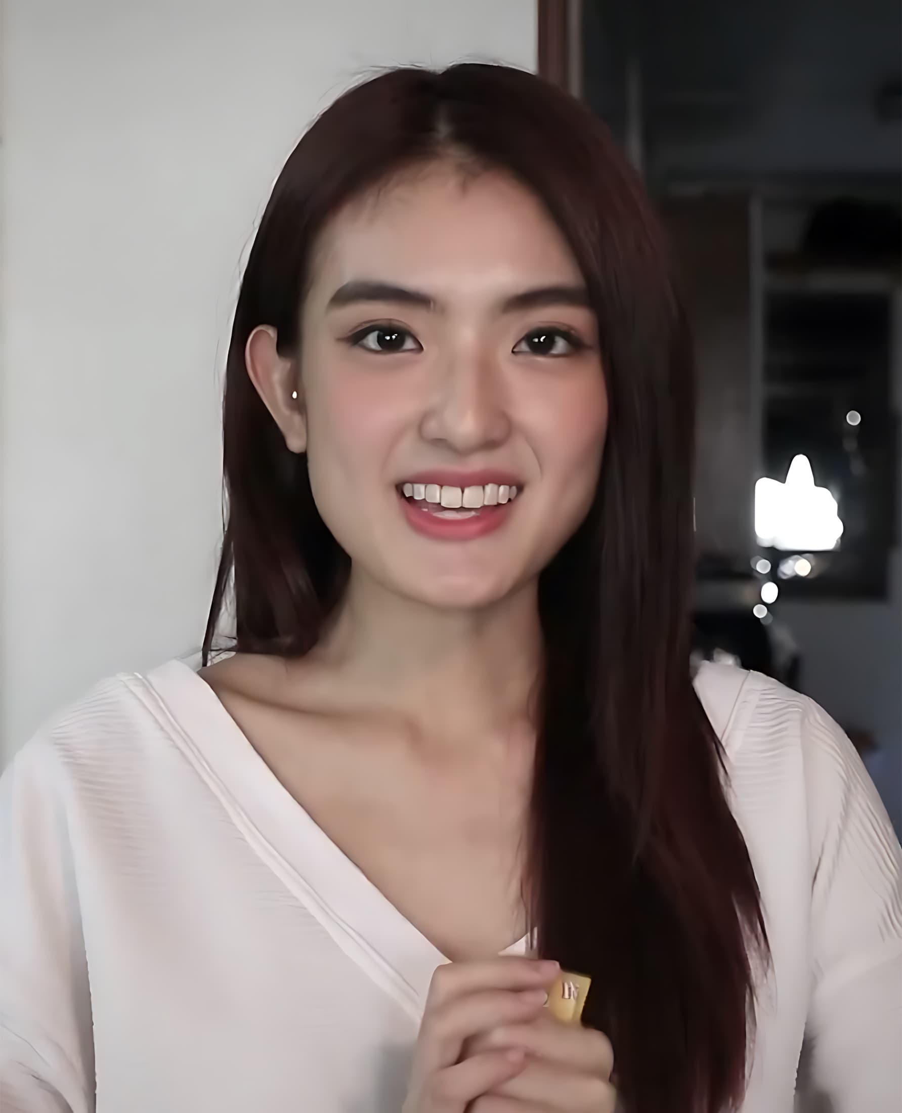 Hong Ling smiling during a September 2017 interview